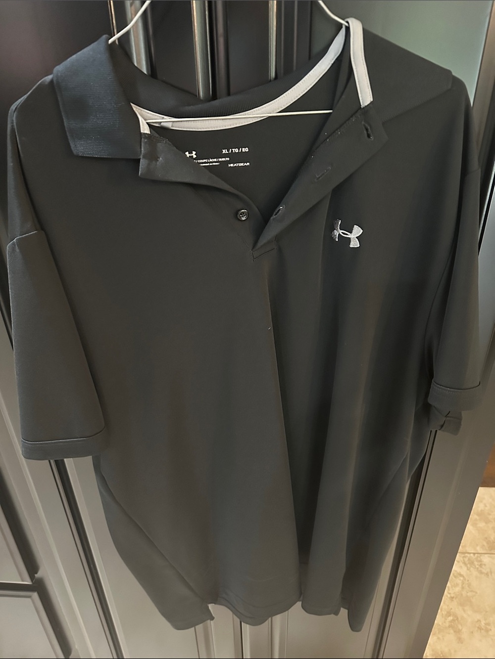 Under Armour Black Polo with Silver Logo XL Loose fit